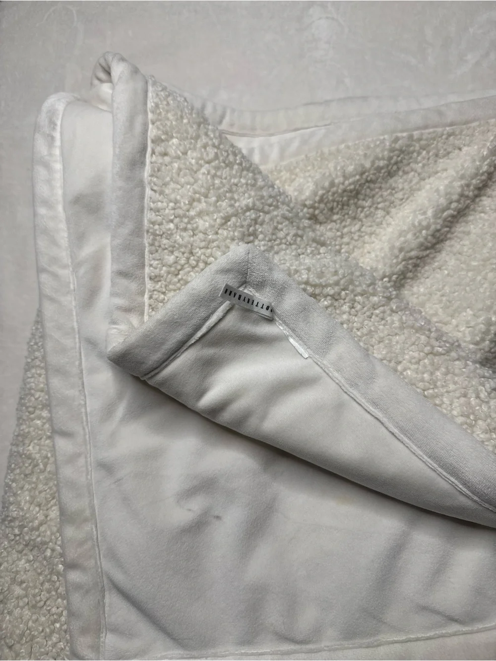 Pottery Barn Cozy Teddy Faux Fur Throw White Sherpa Soft Creamy White 60 x 80”